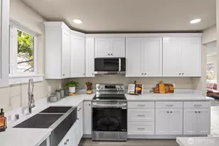 9547 Wallingford Ave N, Seattle, WA 98103 - Photo 16