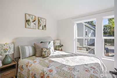 9545 Wallingford Avenue N, Seattle, WA 98103 - Photo 20