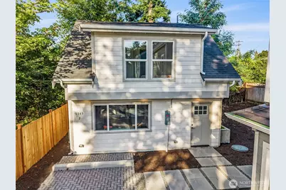 9545 Wallingford Avenue N, Seattle, WA 98103 - Photo 1