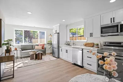 9545 Wallingford Avenue N, Seattle, WA 98103 - Photo 8