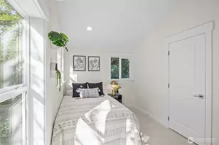 9545 Wallingford Ave N, Seattle, WA 98103 - Photo 16