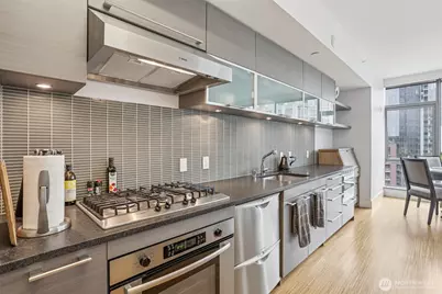 820 Blanchard Street #904, Seattle, WA 98121 - Photo 6