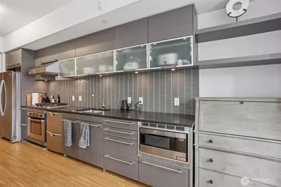 820 Blanchard Street #904, Seattle, WA 98121 - Photo 8