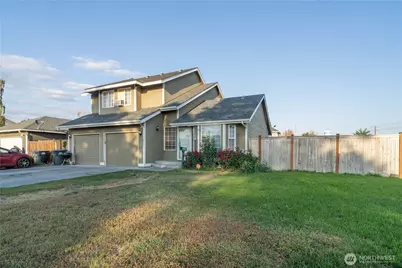 1221 S Lakeland Drive, Moses Lake, WA 98837 - Photo 1