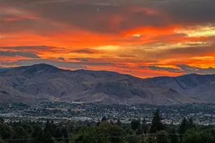 1810 9th St NE, East Wenatchee, WA 98802 - Photo 2