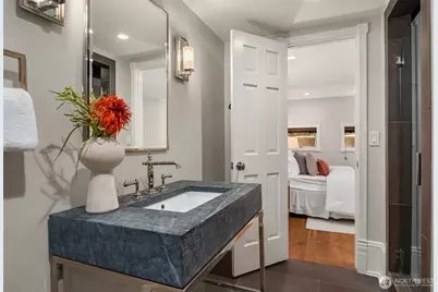 718 E Aloha Street #10, Seattle, WA 98102 - Photo 24