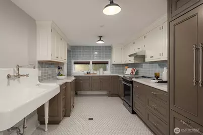 718 E Aloha Street #10, Seattle, WA 98102 - Photo 22