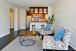 1105 Spring St, Seattle, WA 98104 - Photo 6