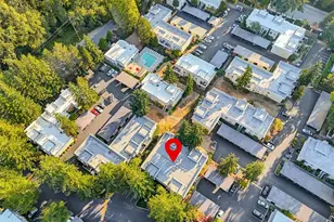 10218 NE 16th St, Bellevue, WA 98004 - Photo 32