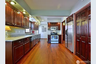 7842 Lake City Way NE, Seattle, WA 98115 - Photo 6