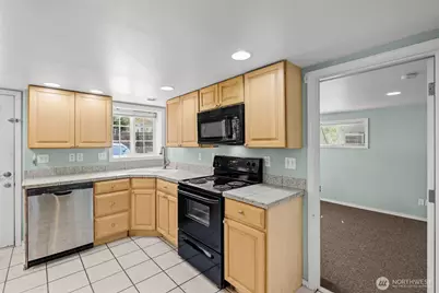 7842 Lake City Way NE, Seattle, WA 98115 - Photo 22