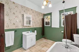 618 W Maple St, Centralia, WA 98531 - Photo 16