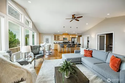 8124 Comox Rd, Blaine, WA 98230 - Photo 10