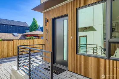 5715 35th Avenue NE, Seattle, WA 98105 - Photo 2