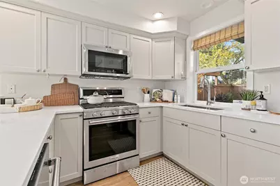 102 24th Avenue E #A, Seattle, WA 98112 - Photo 12