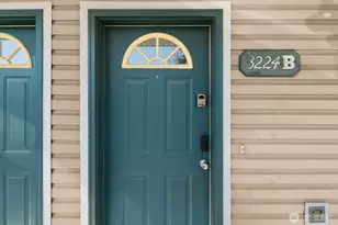 3224 21st Ave W, Seattle, WA 98199 - Photo 2