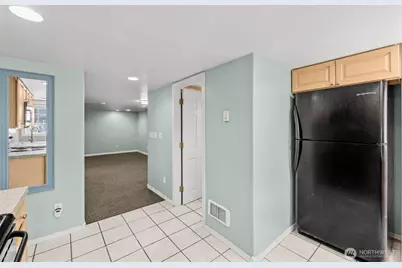 7842 Lake City Way NE, Seattle, WA 98115 - Photo 24