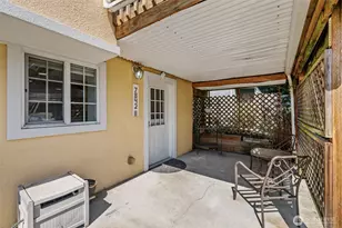 7842 Lake City Way NE, Seattle, WA 98115 - Photo 18