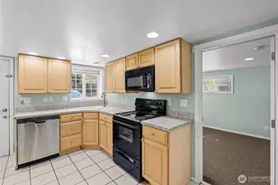 7842 Lake City Way NE, Seattle, WA 98115 - Photo 22