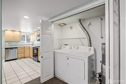 7842 Lake City Way NE, Seattle, WA 98115 - Photo 26