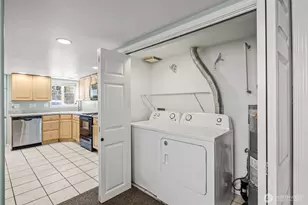 7842 Lake City Way NE, Seattle, WA 98115 - Photo 26