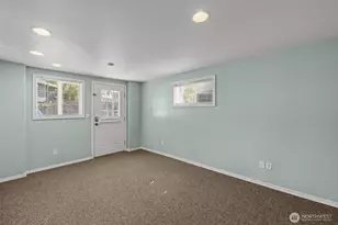 7842 Lake City Way NE, Seattle, WA 98115 - Photo 32