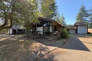 711 E Island Lake Dr, Shelton, WA 98584 - Photo 2