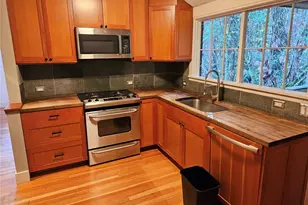 9380 Ferncliff Ave NE, Bainbridge Island, WA 98110 - Photo 8