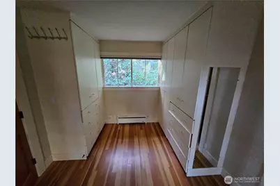 9380 Ferncliff Avenue NE, Bainbridge Island, WA 98110 - Photo 12