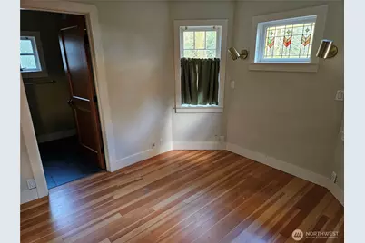 9380 Ferncliff Avenue NE, Bainbridge Island, WA 98110 - Photo 10