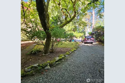 9380 Ferncliff Avenue NE, Bainbridge Island, WA 98110 - Photo 32