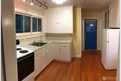 9380 Ferncliff Avenue NE, Bainbridge Island, WA 98110 - Photo 22