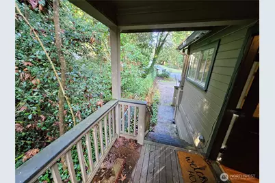 9380 Ferncliff Avenue NE, Bainbridge Island, WA 98110 - Photo 14
