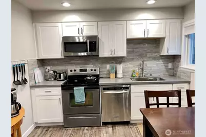 9240 39th Avenue S, Seattle, WA 98118 - Photo 6