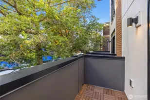 2110 1st Ave N, Seattle, WA 98109 - Photo 8