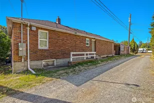 517 S Division Ln, Tacoma, WA 98418 - Photo 32