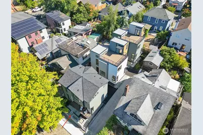 220 21st Avenue E, Seattle, WA 98112 - Photo 2