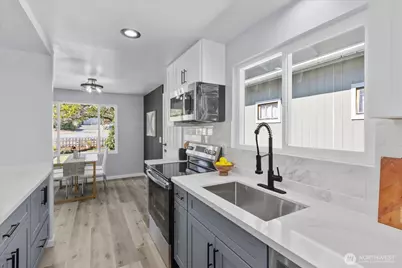 11250 57th Avenue S, Seattle, WA 98178 - Photo 12