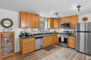 17268 SE Petrovitsky Rd, Renton, WA 98058 - Photo 6