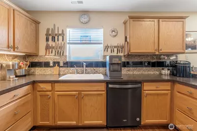 308 Easy Street SE, Rainier, WA 98576 - Photo 10