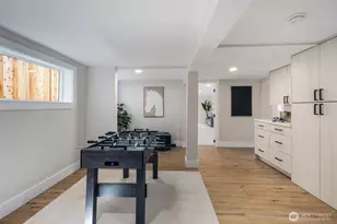 8226 Meridian Ave N, Seattle, WA 98103 - Photo 22