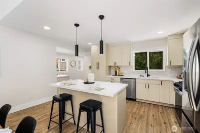 8226 Meridian Avenue N, Seattle, WA 98103 - Photo 6