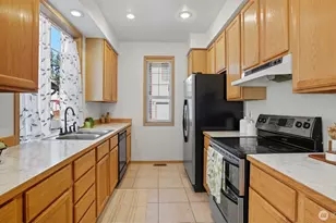 25123 Roberts Dr, Black Diamond, WA 98010 - Photo 4