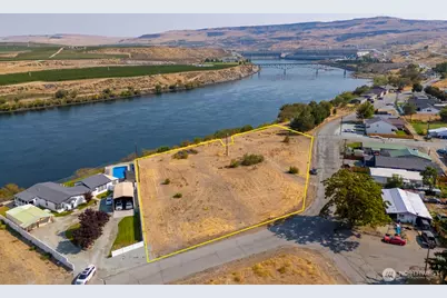 1921 Columbia Boulevard, Bridgeport, WA 98813 - Photo 1