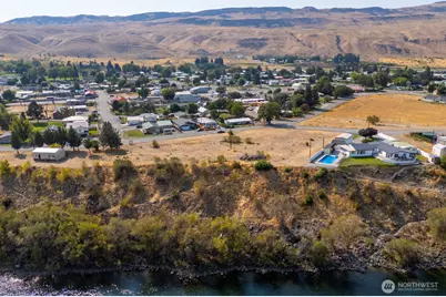 1921 Columbia Boulevard, Bridgeport, WA 98813 - Photo 8