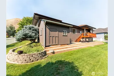 2013 Linville Dr, Wenatchee, WA 98801 - Photo 8