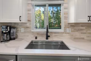 2503 25th St SE, Puyallup, WA 98374 - Photo 8