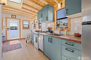 1080 W Ewing Pl, Seattle, WA 98119 - Photo 10