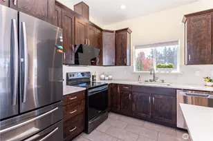 3905 NE 6th St, Renton, WA 98056 - Photo 6