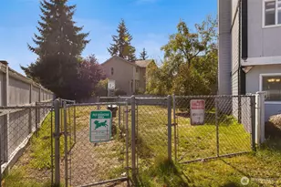 8823 Holly Dr, Everett, WA 98208 - Photo 36